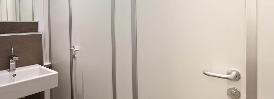 WC-Trennwand aus Spanplatten - N 25