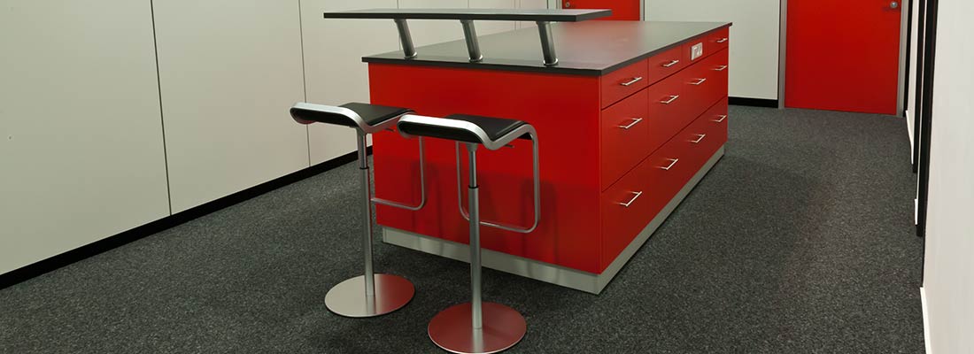 Möbelbau - Theke in Sonderfarben